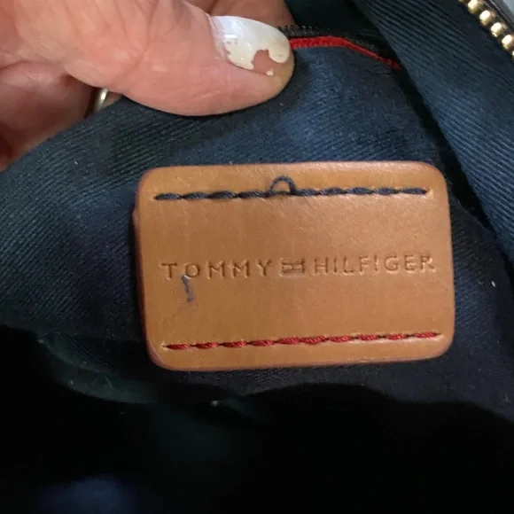 Tommy Hilfiger Black handbag EUC - Picture 9 of 12